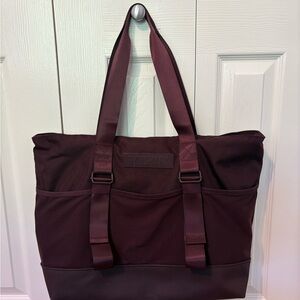 Women’s Gymshark Deep Burgundy Gym Bag